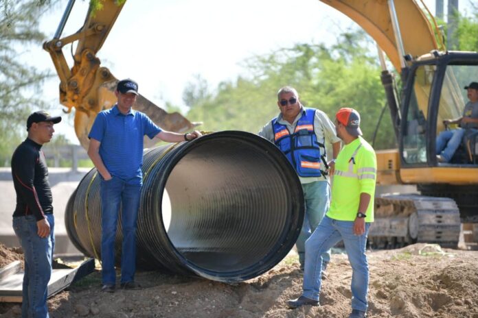 Supervisa Emilio de Hoyos avance de la obra del dren Díaz Guerra
